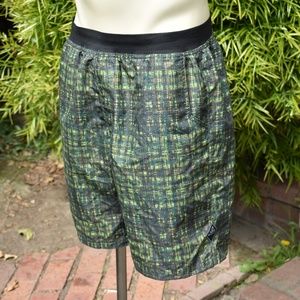 PRANA MOJO SHORTS GREEN BRUSH STROKES POLYESTER
